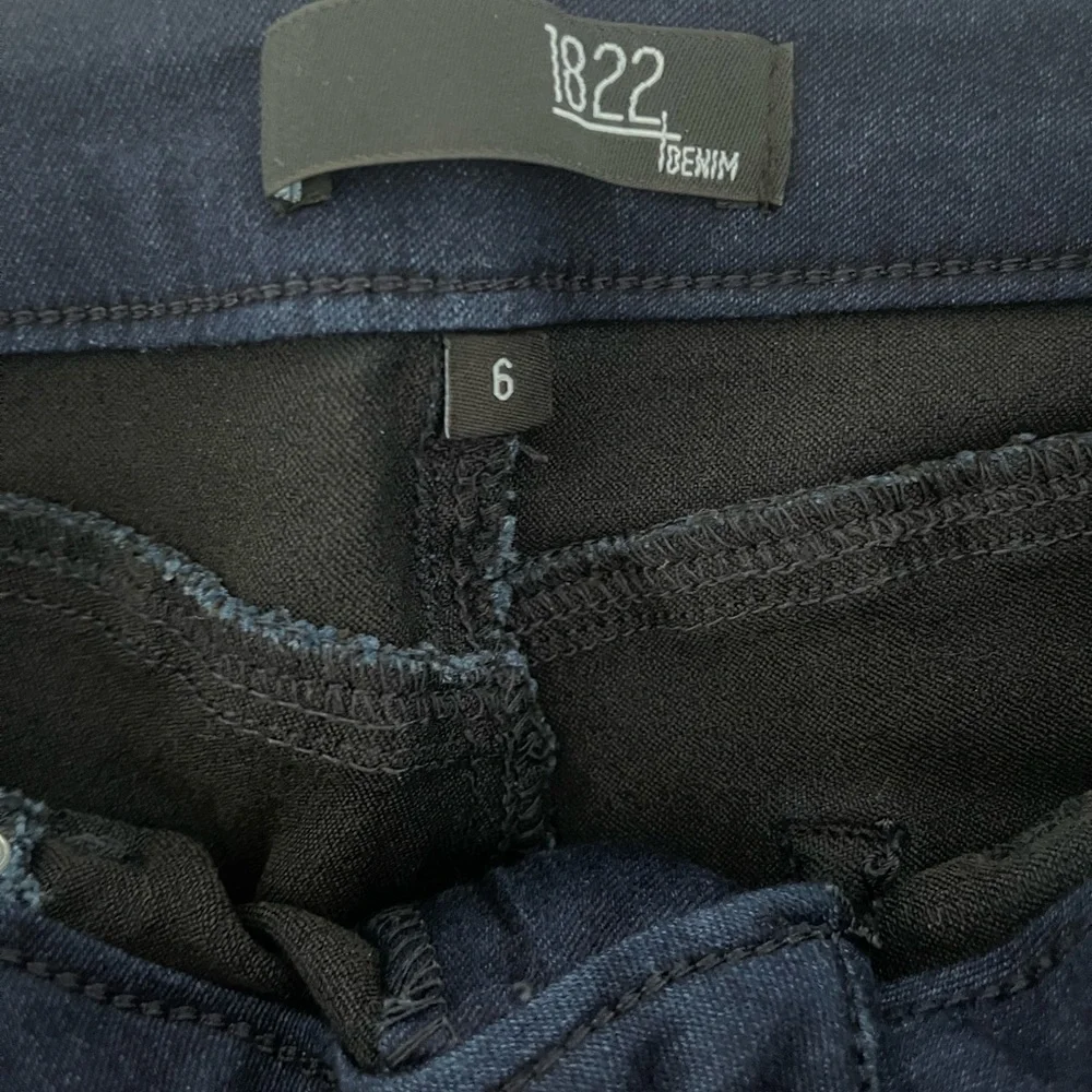 1822 Denim Deep Blue Capri Length Cropped Jeans - Picture 3 of 6
